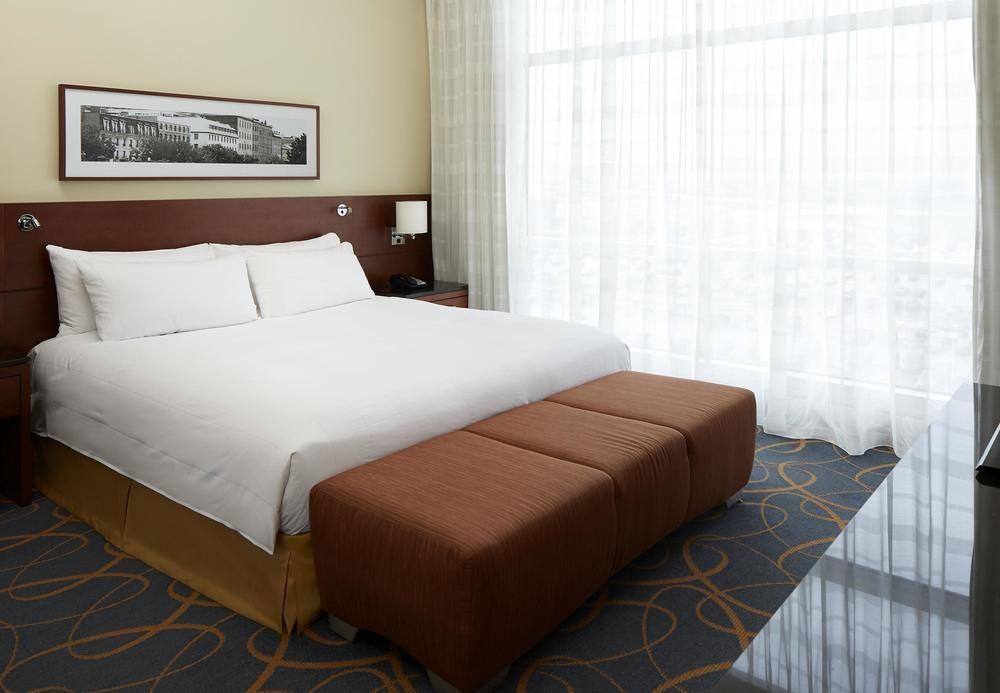 Marriott Montreal Airport In-Terminal Hotel Дорваль Экстерьер фото