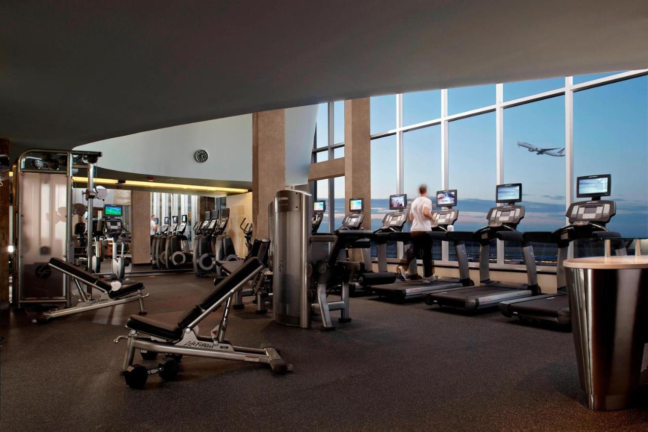 Marriott Montreal Airport In-Terminal Hotel Дорваль Экстерьер фото