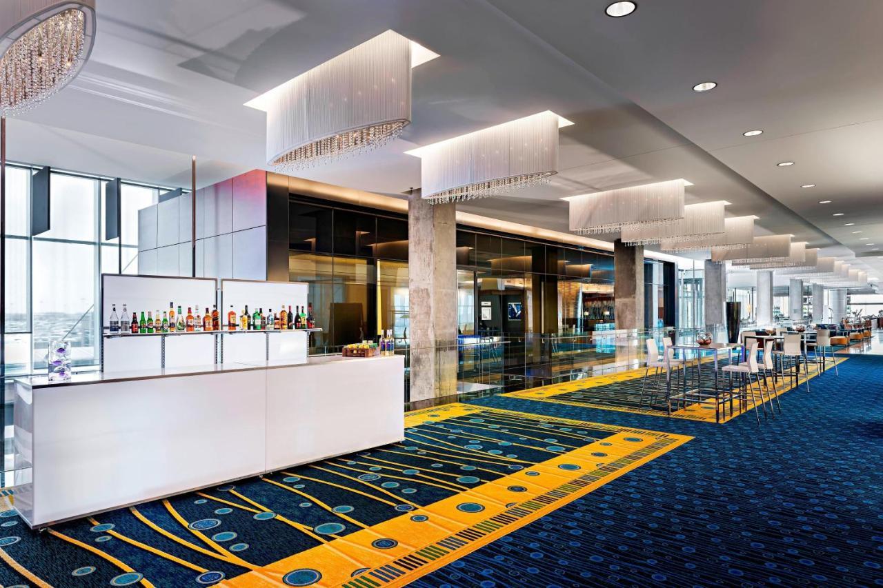 Marriott Montreal Airport In-Terminal Hotel Дорваль Экстерьер фото