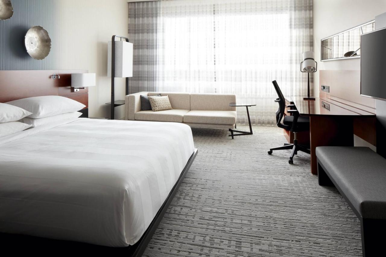 Marriott Montreal Airport In-Terminal Hotel Дорваль Экстерьер фото