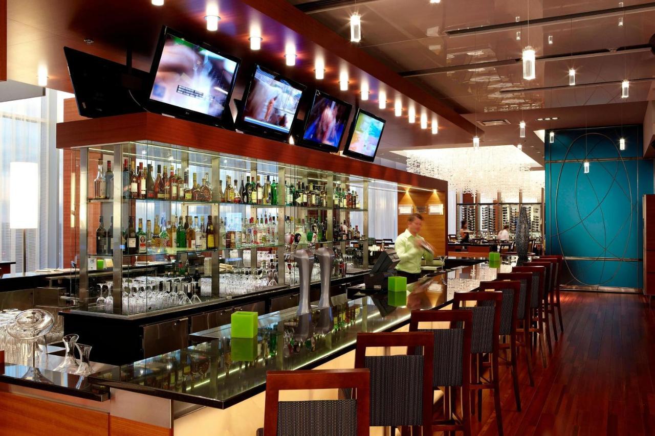Marriott Montreal Airport In-Terminal Hotel Дорваль Экстерьер фото