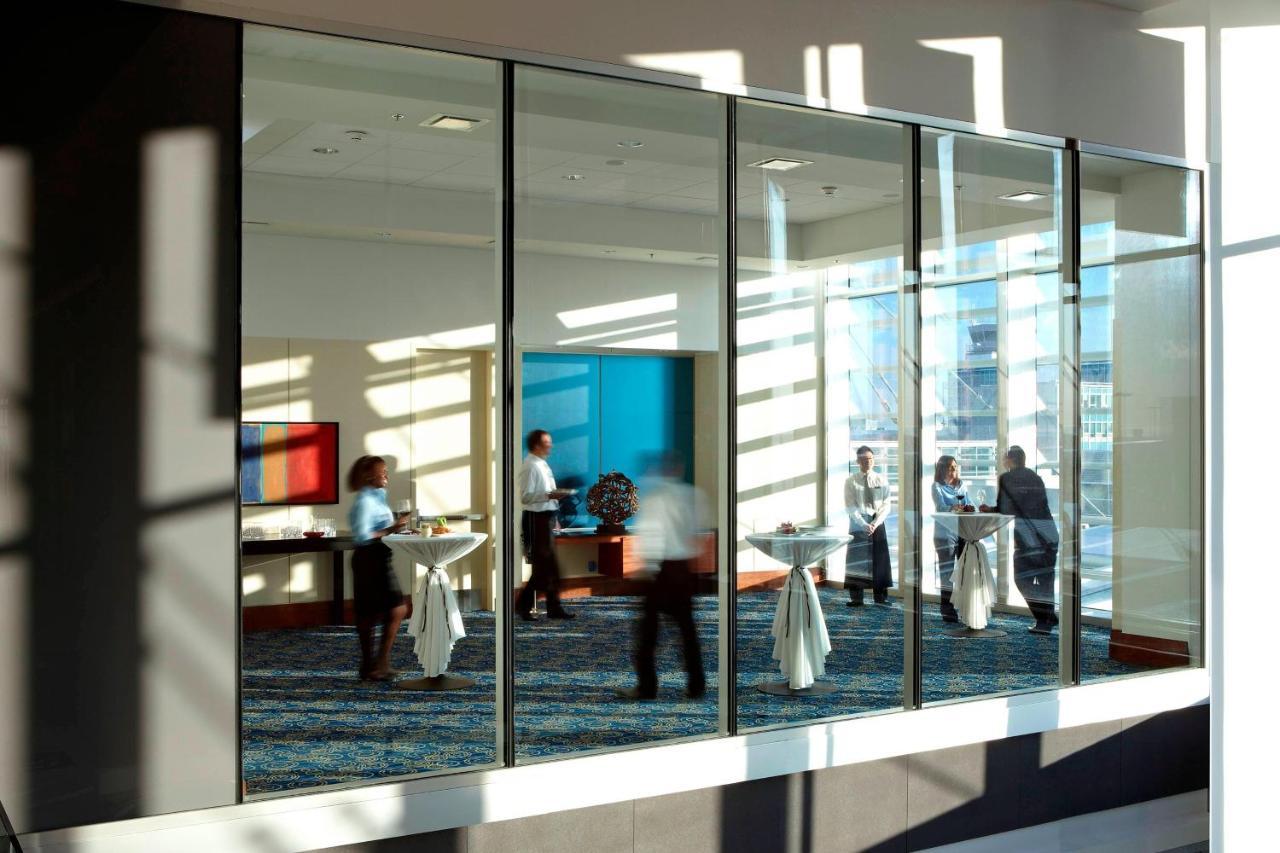 Marriott Montreal Airport In-Terminal Hotel Дорваль Экстерьер фото