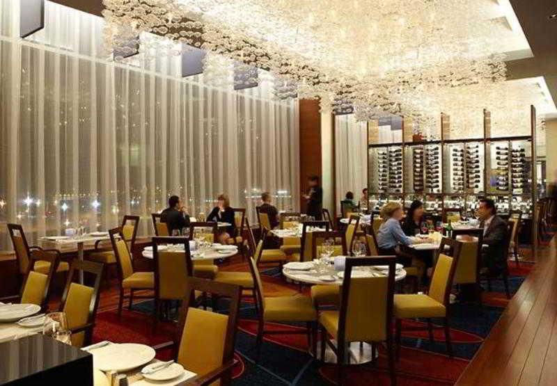 Marriott Montreal Airport In-Terminal Hotel Дорваль Экстерьер фото