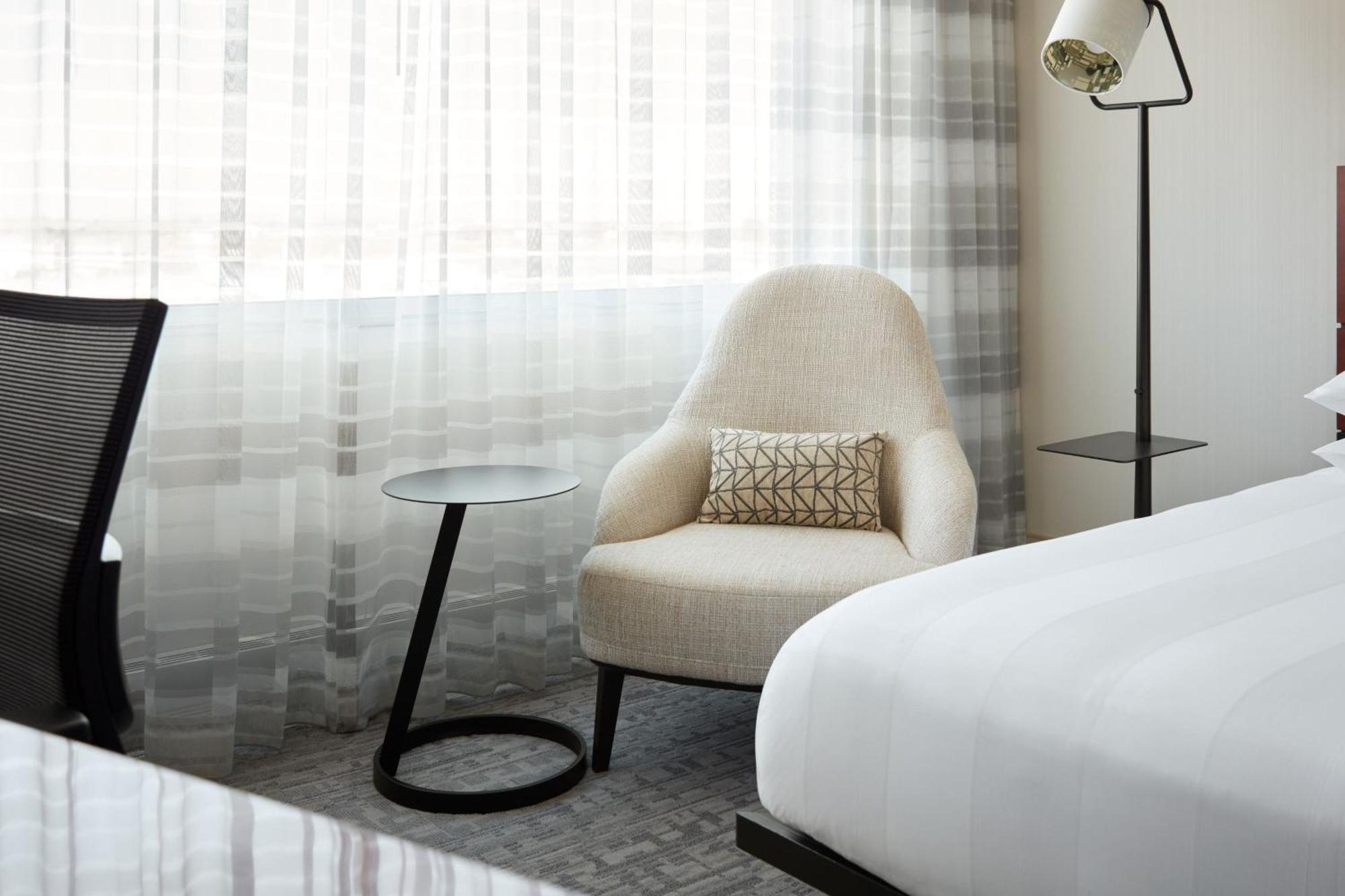Marriott Montreal Airport In-Terminal Hotel Дорваль Экстерьер фото