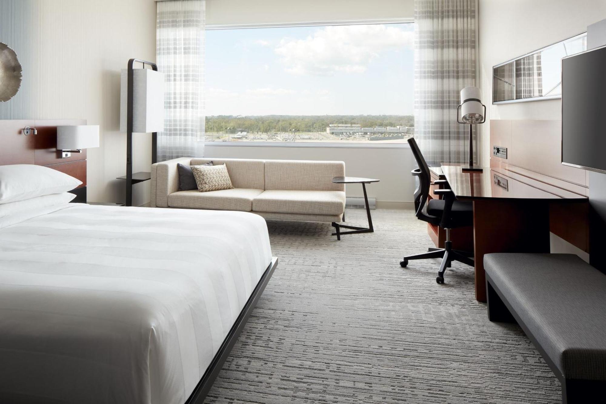 Marriott Montreal Airport In-Terminal Hotel Дорваль Экстерьер фото