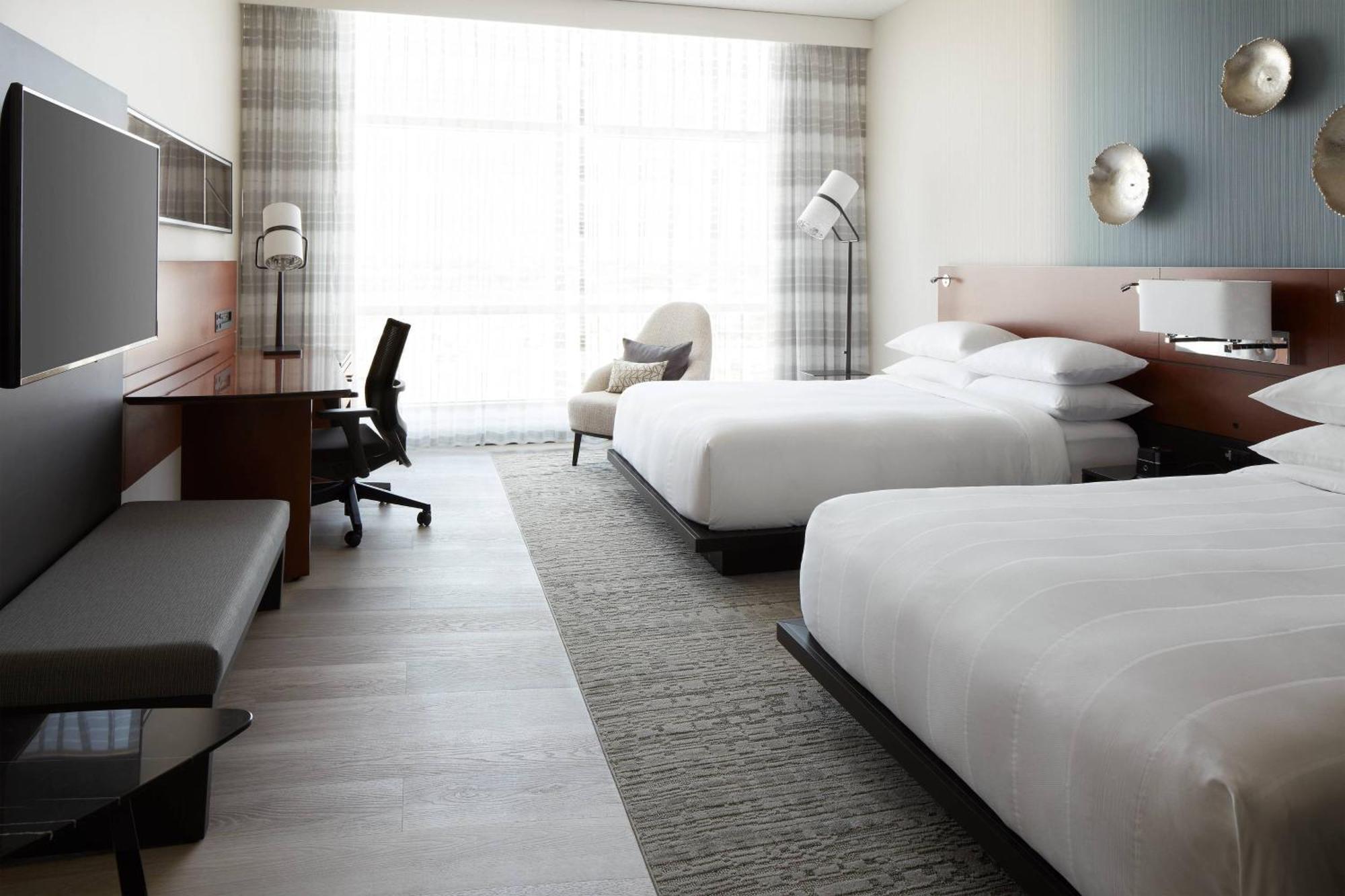 Marriott Montreal Airport In-Terminal Hotel Дорваль Экстерьер фото