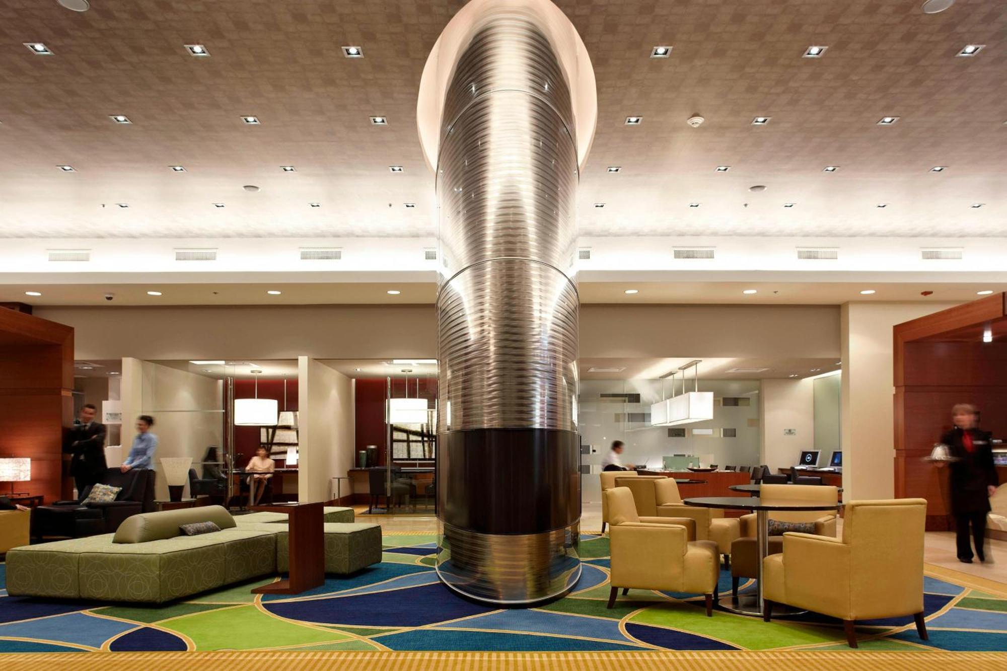 Marriott Montreal Airport In-Terminal Hotel Дорваль Экстерьер фото