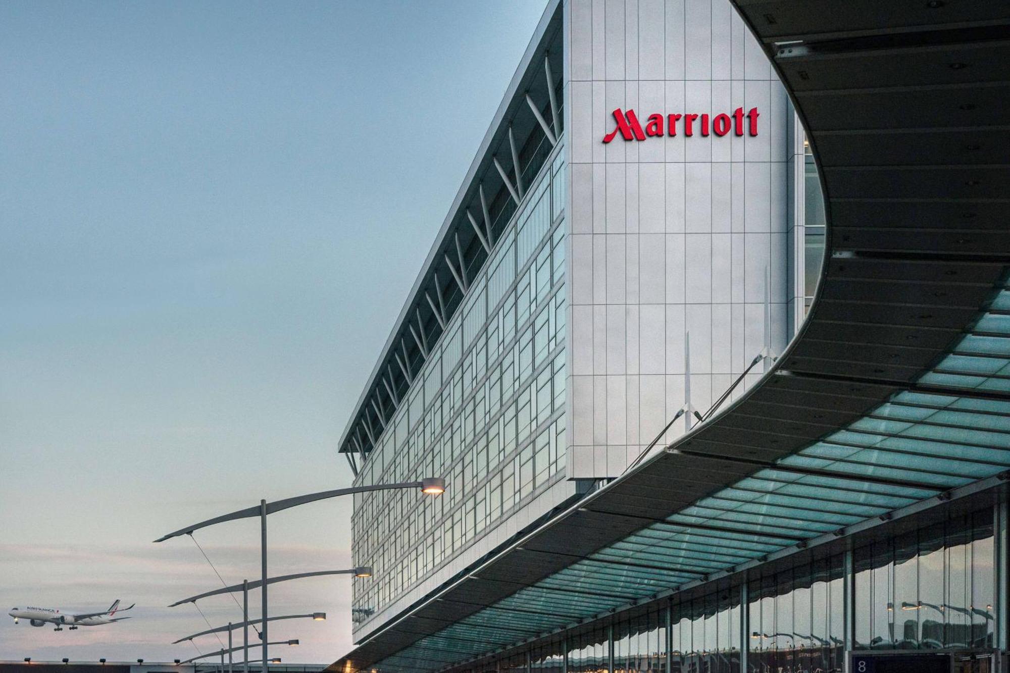 Marriott Montreal Airport In-Terminal Hotel Дорваль Экстерьер фото