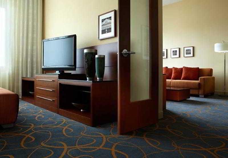Marriott Montreal Airport In-Terminal Hotel Дорваль Номер фото