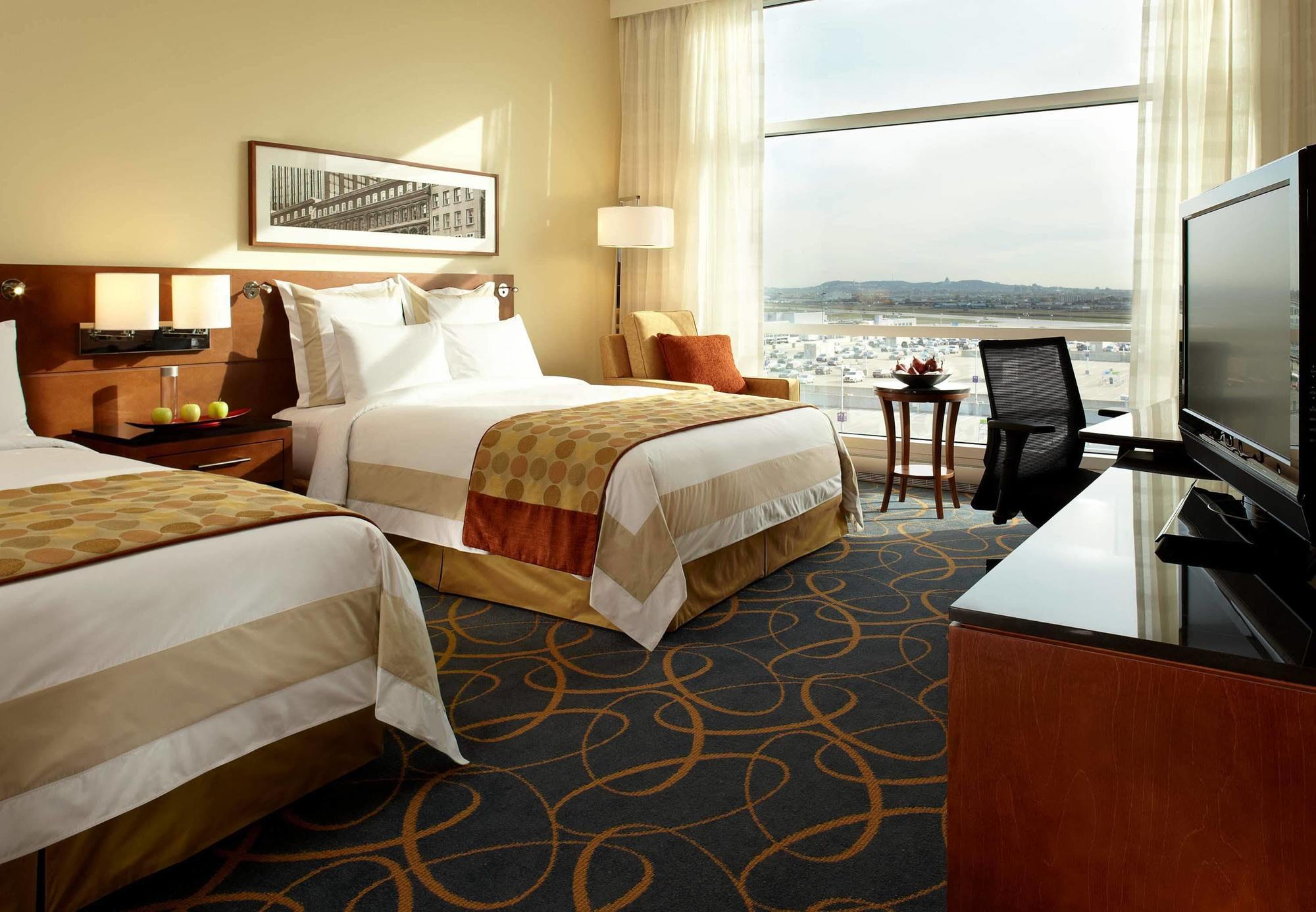 Marriott Montreal Airport In-Terminal Hotel Дорваль Экстерьер фото