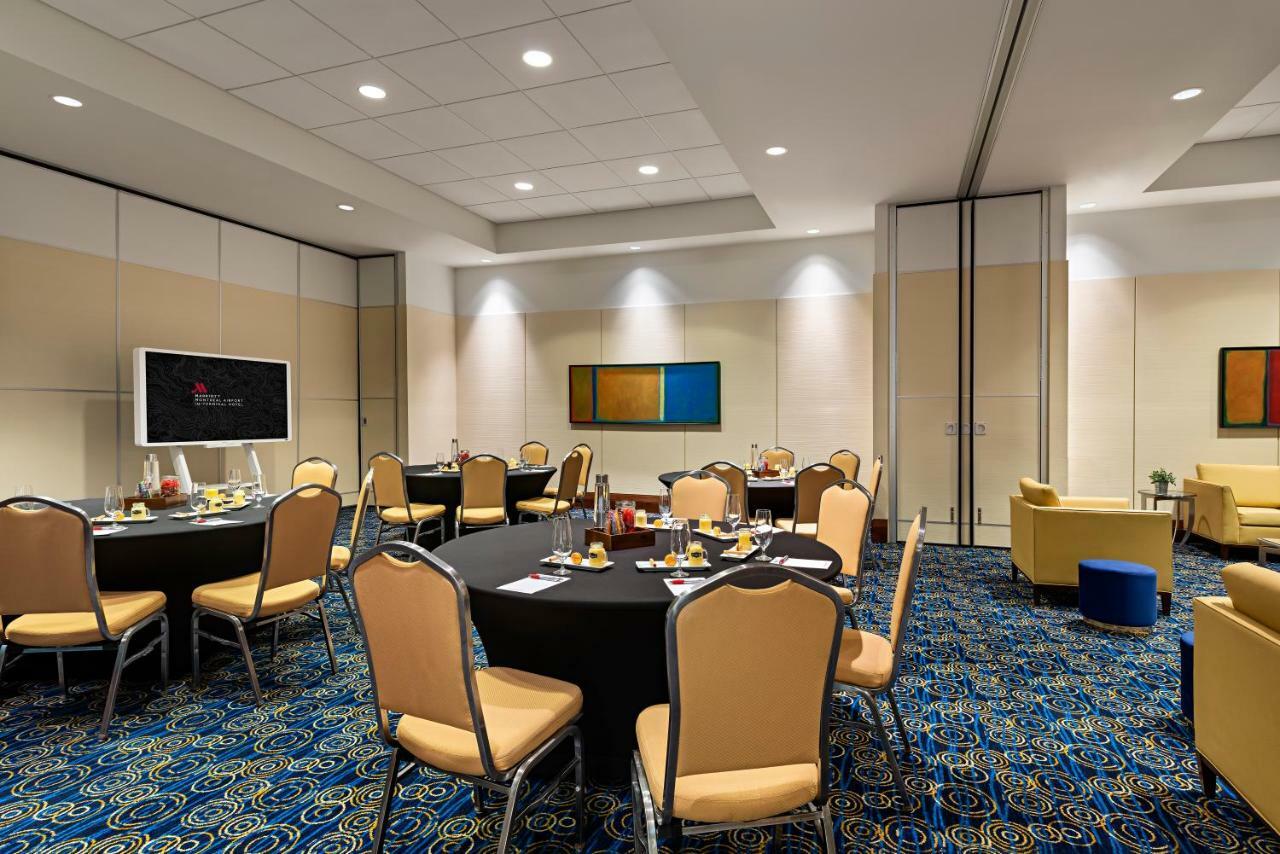 Marriott Montreal Airport In-Terminal Hotel Дорваль Экстерьер фото